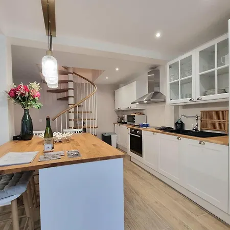 Casa vacanze Le Magnolia Terrace & Private Parking Sleeps 6