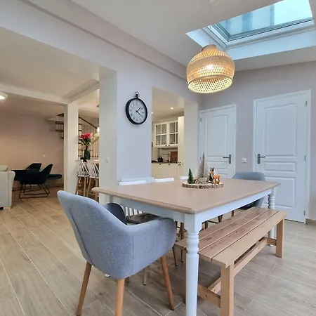 Le Magnolia Terrace & Private Parking Sleeps 6 * Honfleur