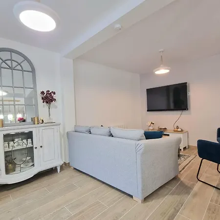 Casa vacanze Le Magnolia Terrace & Private Parking Sleeps 6 *