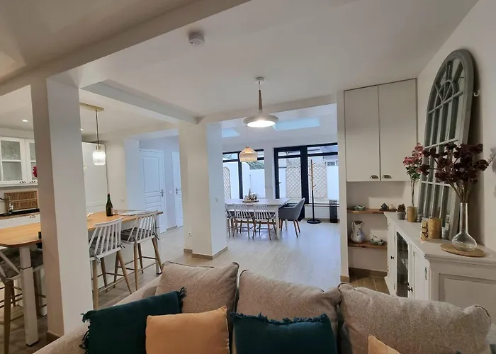 Le Magnolia Terrace & Private Parking Sleeps 6 Nyaraló Honfleur