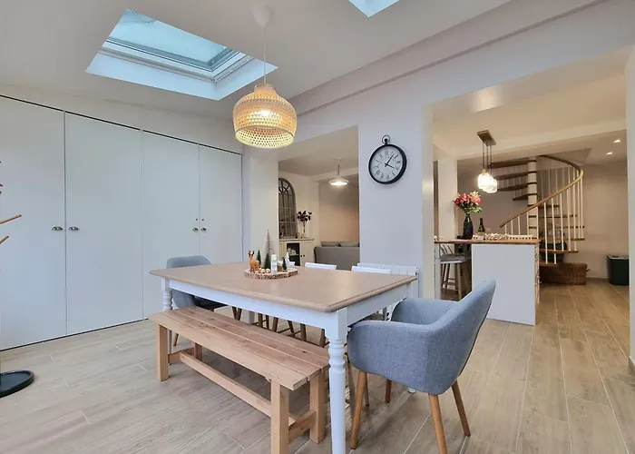 Le Magnolia Terrace & Private Parking Sleeps 6 Nyaraló