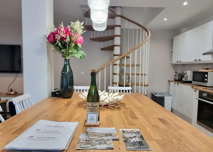 Le Magnolia Terrace & Private Parking Sleeps 6 *