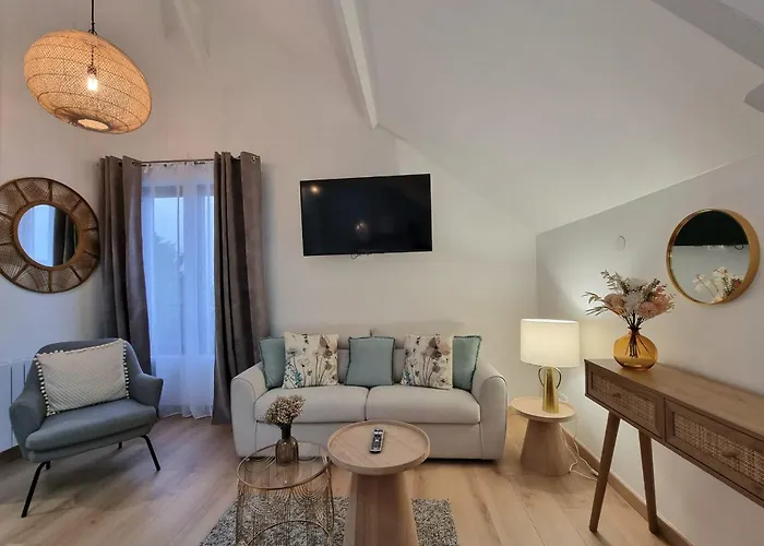 Nyaraló Le Magnolia Terrace & Private Parking Sleeps 6 *
