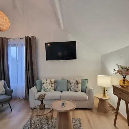 بيت للعطل Le Magnolia Terrace & Private Parking Sleeps 6 *