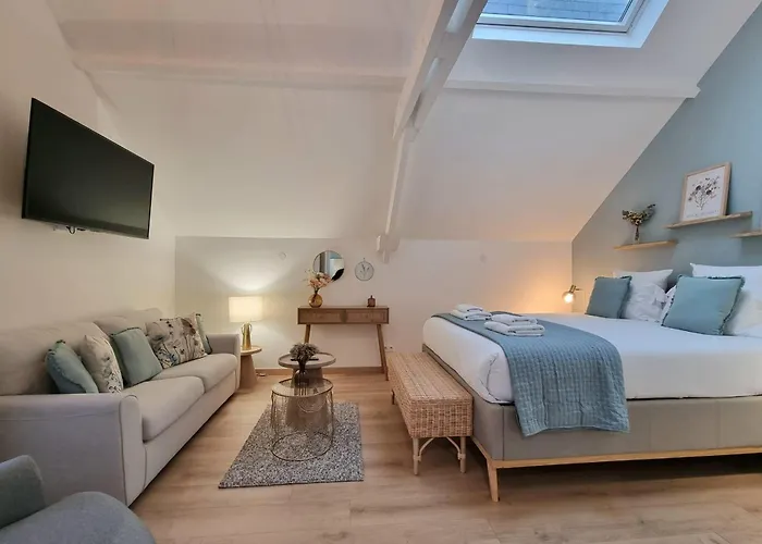 Дом отдыха Le Magnolia Terrace & Private Parking Sleeps 6 Онфлёр